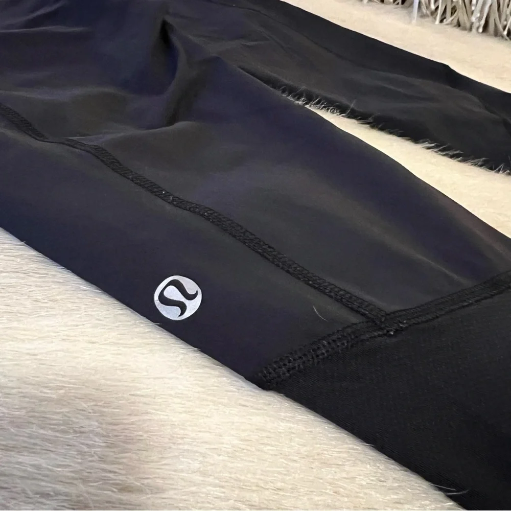 LULULEMON Black Crop Leggings Gathered Knees Reflective Strips 2 4